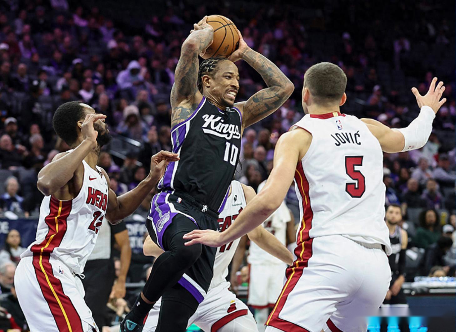 西部排名又乱了：快船爆冷惨败，火箭高歌猛进，4队排名互换