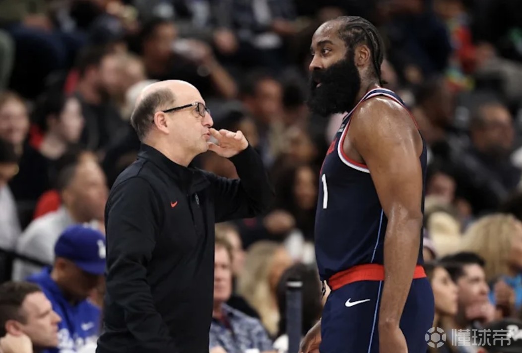 往更衣室塞纸条，哈登谈小范甘迪：他有点“疯”，也帮了我很多