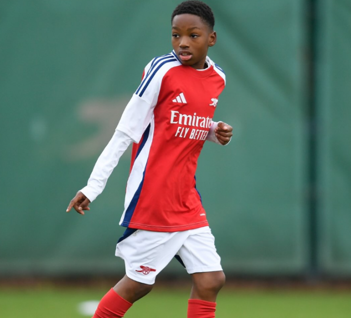 技术丝滑但配合略欠：阿森纳11岁小将晒vs蓝军U12视频