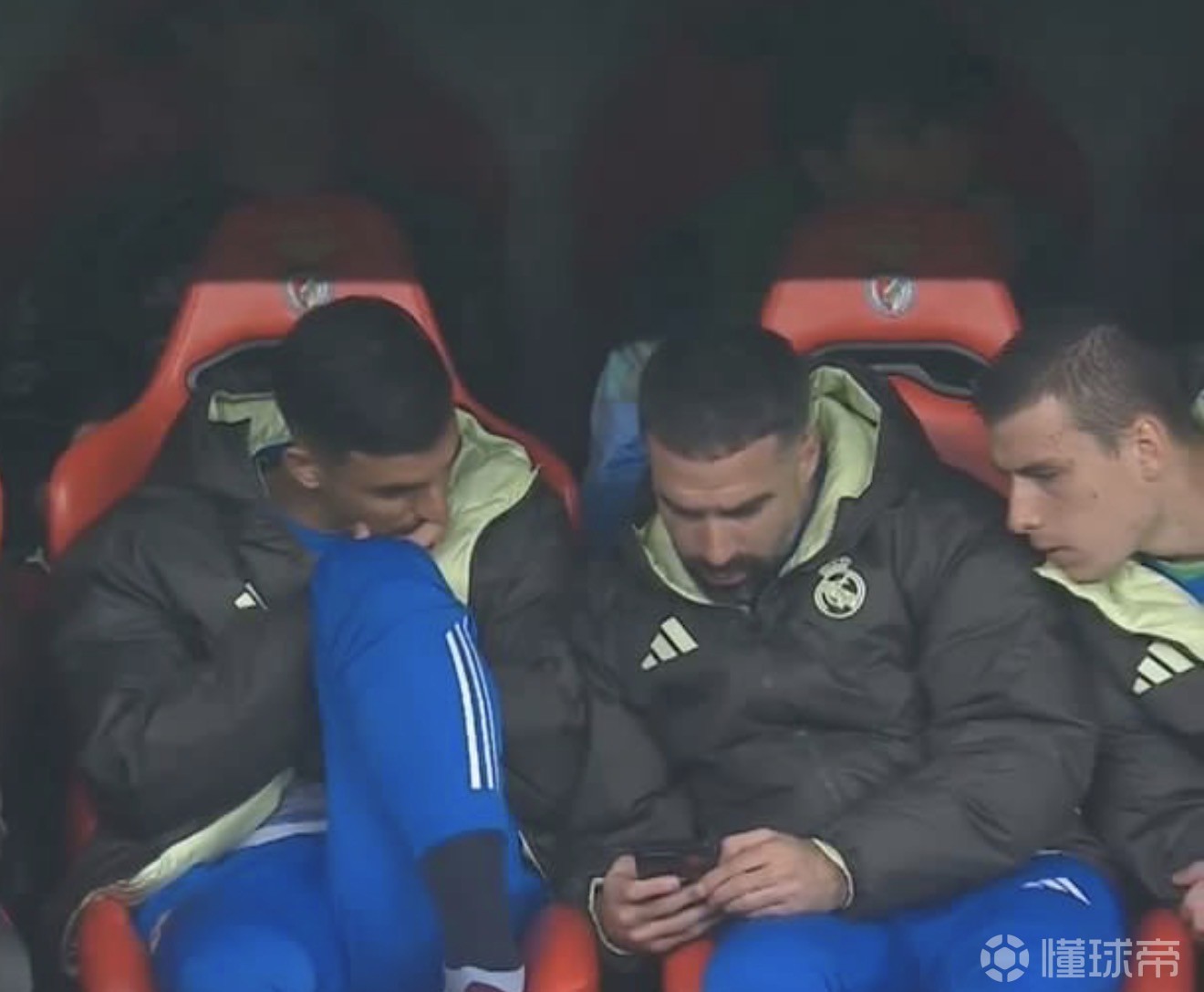 紧张，皇马替补席卡瓦哈尔、塞瓦略斯、卢宁查看实时积分榜